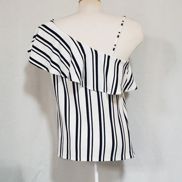 Banana republic tank top, size small, black and white - Picture 2 of 5